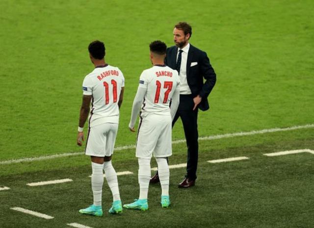 足球篮球直播-索斯盖特你可真会玩!可怜射丢点球的3个苦孩子!